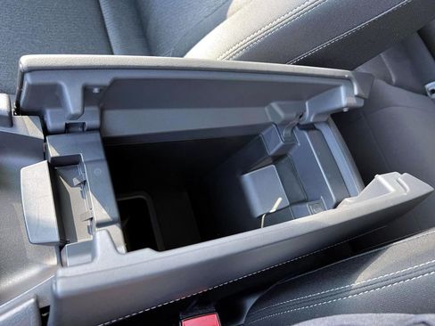 Used 2025 Nissan Rogue SV image 40