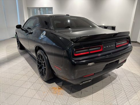 Used 2022 Dodge Challenger SXT image 3
