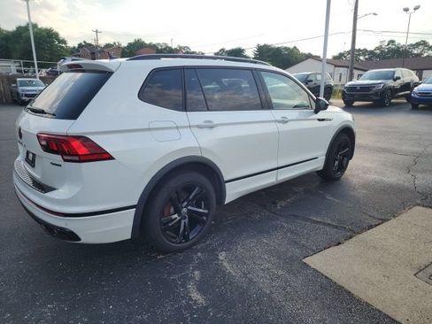 Certified 2023 Volkswagen Tiguan SE R-Line AWD/4WD image 34