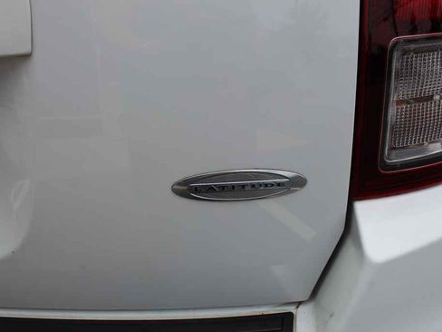Used 2017 Jeep Compass Latitude FWD image 7