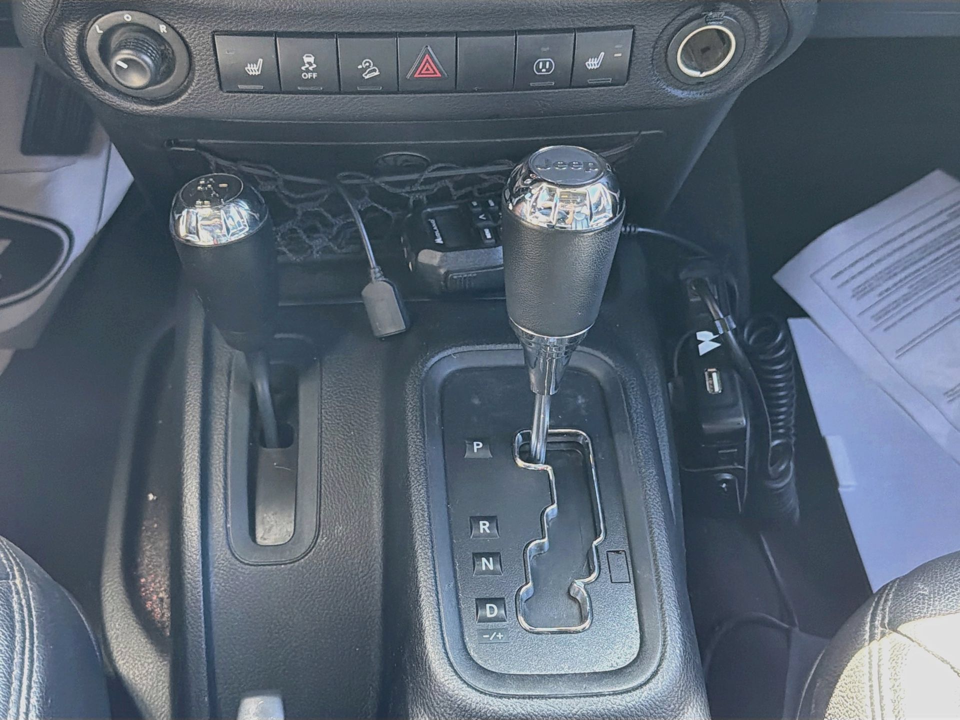 Used 2018 Jeep Wrangler Unlimited Sahara w/ Connectivity Group AWD/4WD image 15
