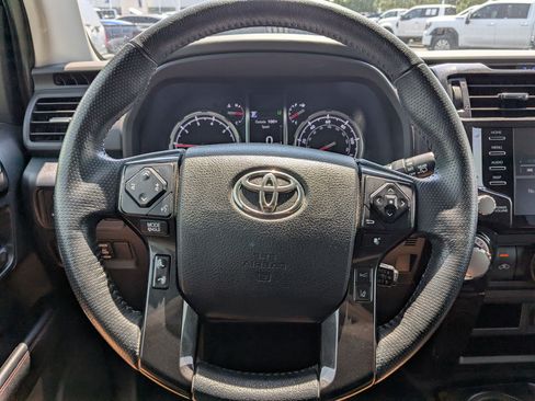 Used 2020 Toyota 4Runner TRD Off-Road Premium AWD/4WD image 18
