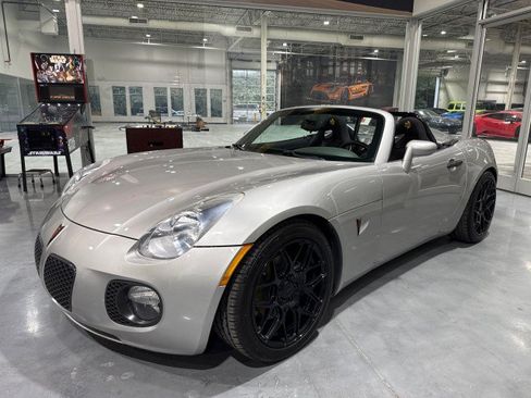 Used 2009 Pontiac Solstice GXP w/ Premium Package RWD image 1
