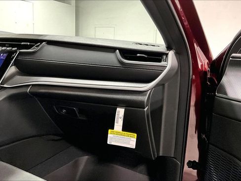 New 2025 Jeep Grand Cherokee Laredo X w/ Luxury Tech Group I image 18