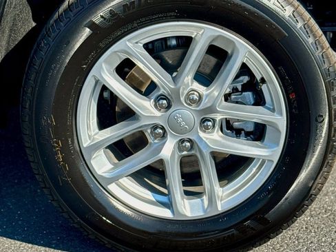 New 2025 Jeep Grand Cherokee Laredo image 27