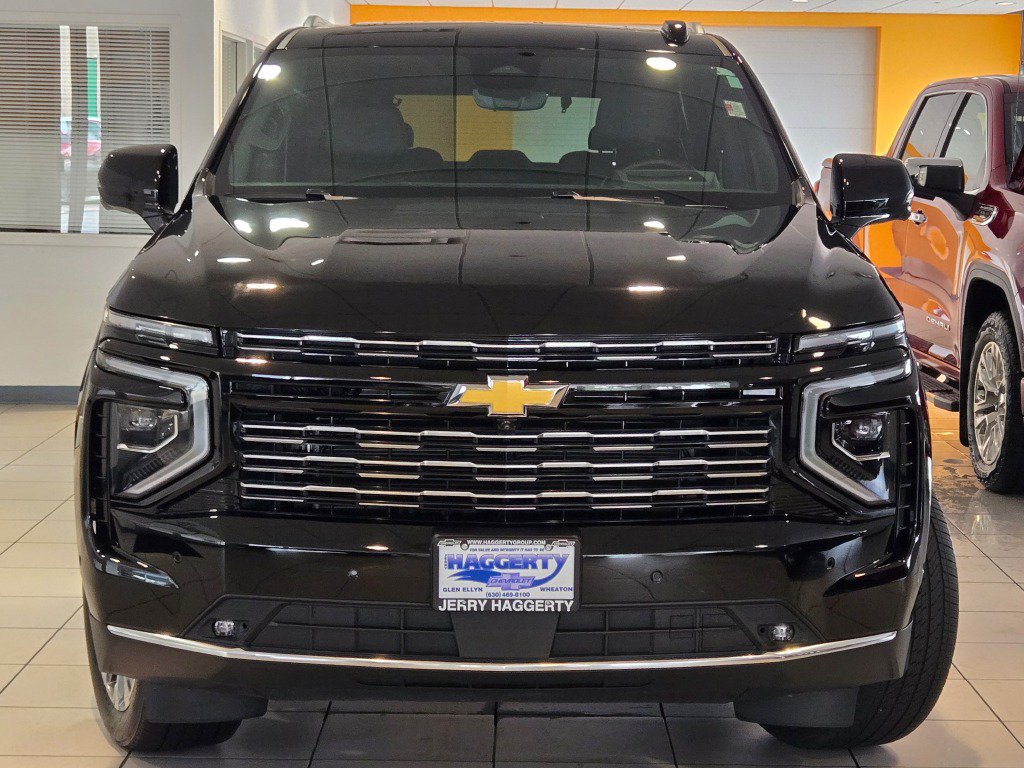 Used 2025 Chevrolet Tahoe High Country RWD image 3