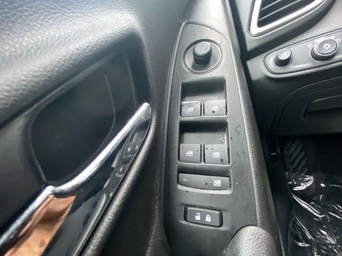 Used 2019 Chevrolet Trax LT w/ LT Convenience Package image 17