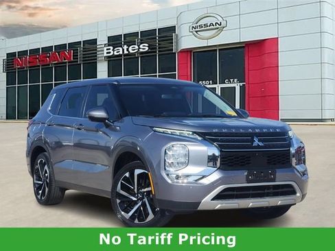 Used 2022 Mitsubishi Outlander SE image 1