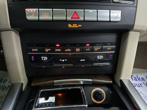 Used 2015 Mercedes-Benz E 250 BlueTEC Sedan w/ Premium 1 Package image 24