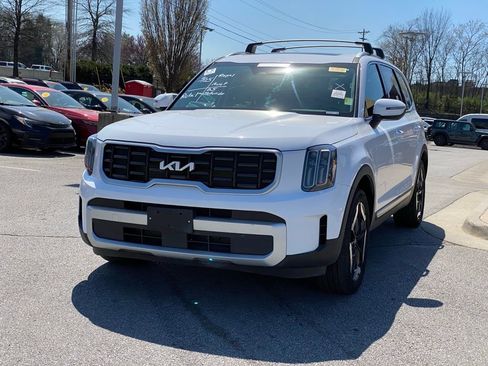 Used 2025 Kia Telluride S image 3