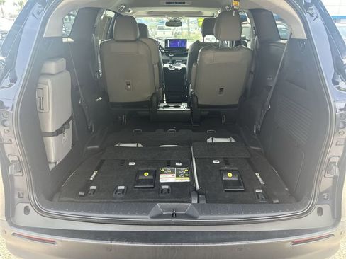 Used 2025 Toyota Sienna XLE FWD image 29