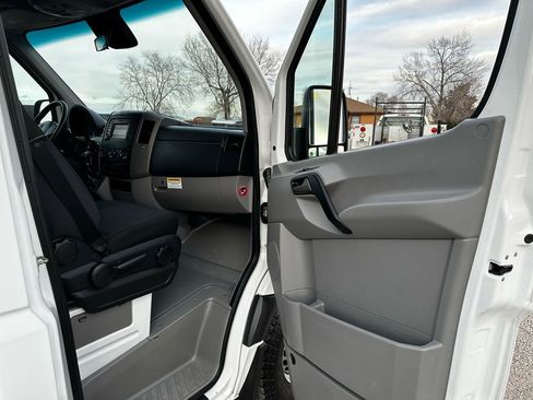 Used 2014 Mercedes-Benz Sprinter 2500 image 12