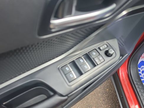 Used 2018 Toyota C-HR XLE FWD image 19