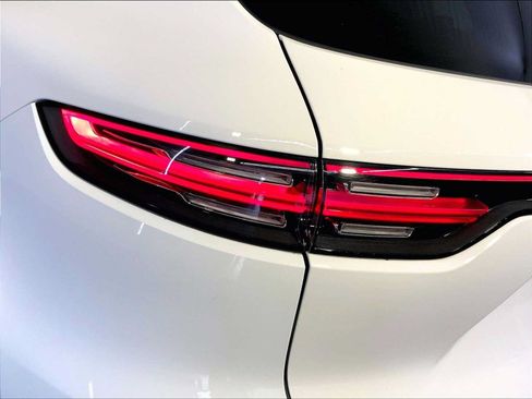 Certified 2023 Porsche Cayenne Platinum Edition AWD/4WD image 30