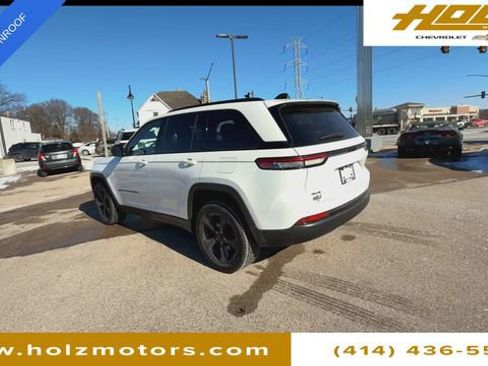 Used 2023 Jeep Grand Cherokee Altitude image 7