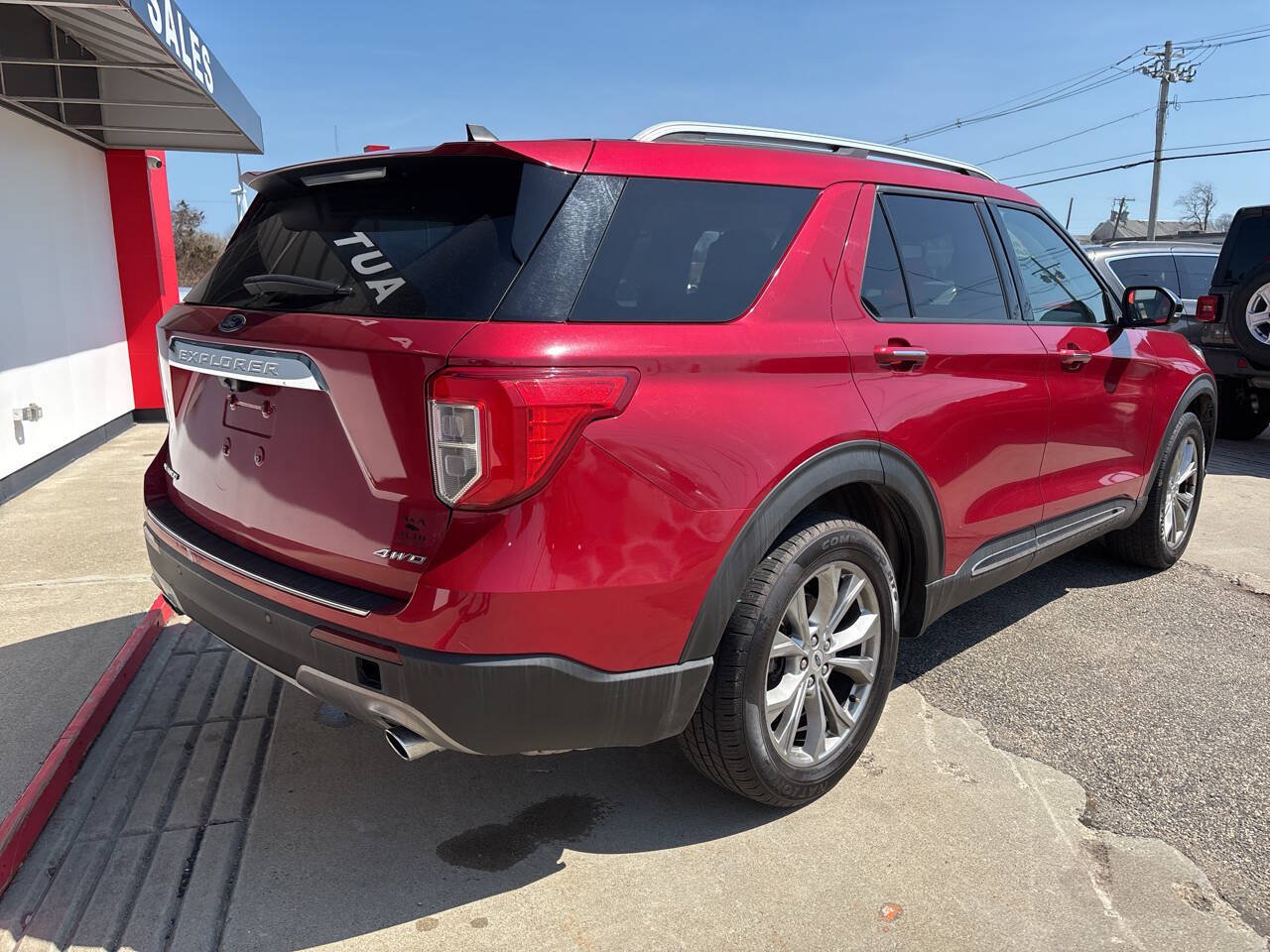 Used 2021 Ford Explorer Limited w/ Equipment Group 301A AWD/4WD image 4