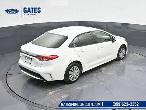 Used 2022 Toyota Corolla LE image 29