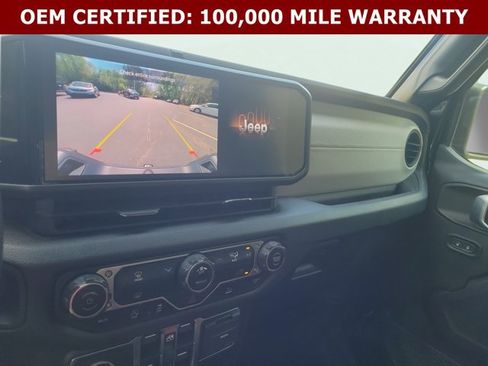 Used 2024 Jeep Gladiator Sport AWD/4WD image 38