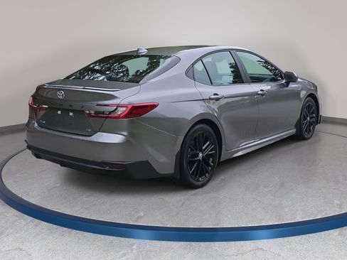 Used 2026 Toyota Camry SE FWD image 5