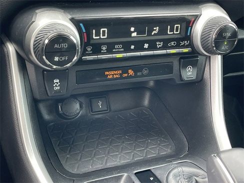 Used 2020 Toyota RAV4 XLE Premium image 19