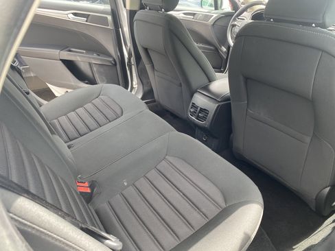 Used 2019 Ford Fusion SE FWD image 15