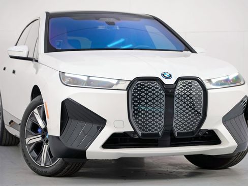 Used 2024 BMW iX xDrive50 w/ Premium Package image 4