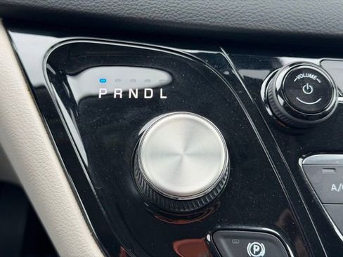 Used 2022 Chrysler Pacifica Touring-L FWD image 18