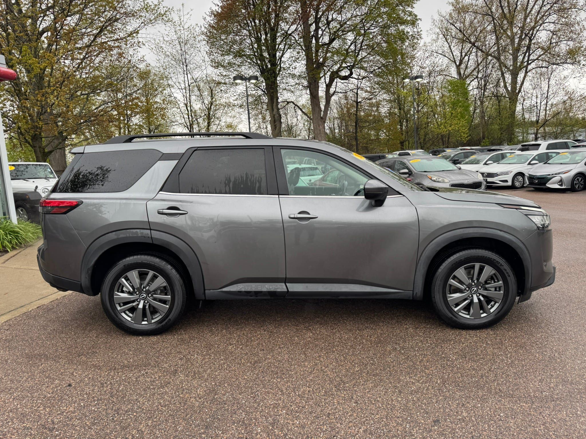 Used 2022 Nissan Pathfinder SV AWD/4WD image 8