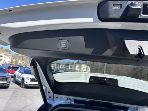 New 2026 Buick Encore GX Avenir image 9