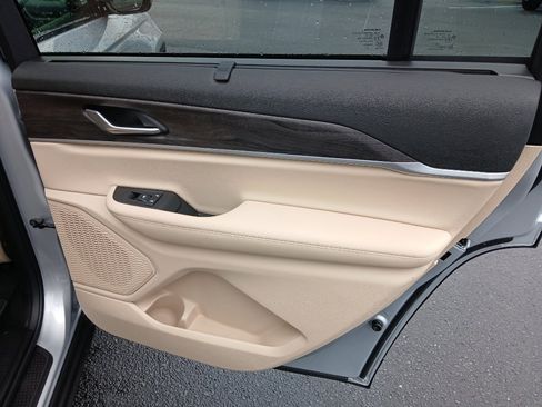 New 2025 Jeep Grand Cherokee L Limited w/ Luxury Tech Group II image 33