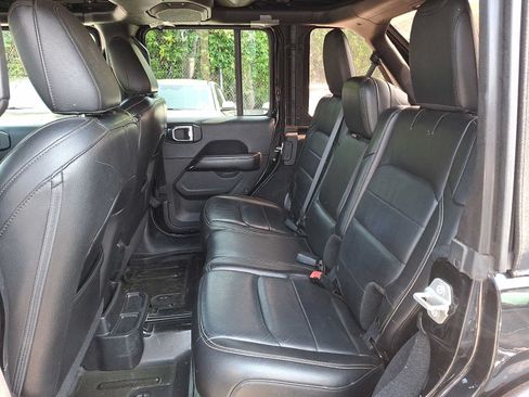 Used 2018 Jeep Wrangler Unlimited Sahara AWD/4WD image 8
