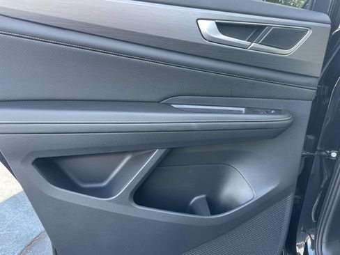 Certified 2024 Volkswagen Atlas Cross Sport SE FWD image 11