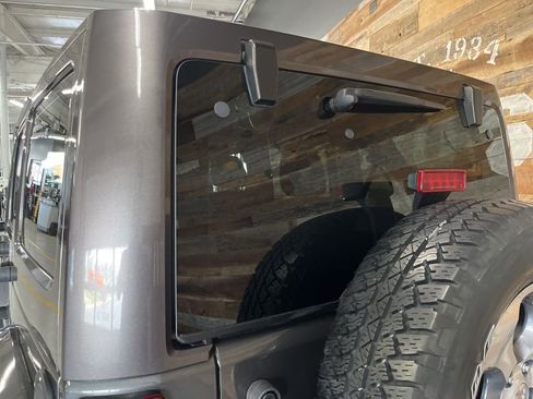 Used 2017 Jeep Wrangler Unlimited Sahara w/ Connectivity Group image 23