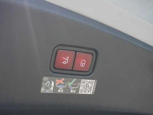 Used 2024 Mercedes-Benz CLE 300 4MATIC Coupe image 29
