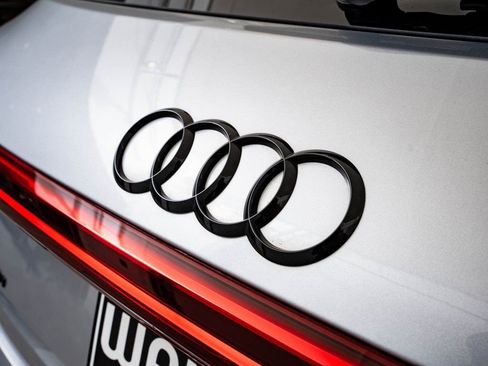 Used 2022 Audi e-tron Premium w/ Convenience Plus Package image 18