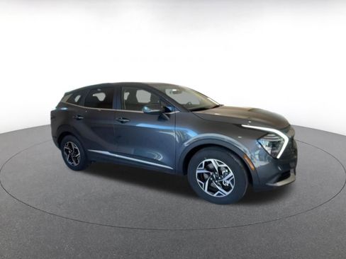 Used 2025 Kia Sportage LX image 2