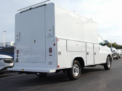New 2025 GMC Savana 3500 w/ Power Convenience Package RWD image 3