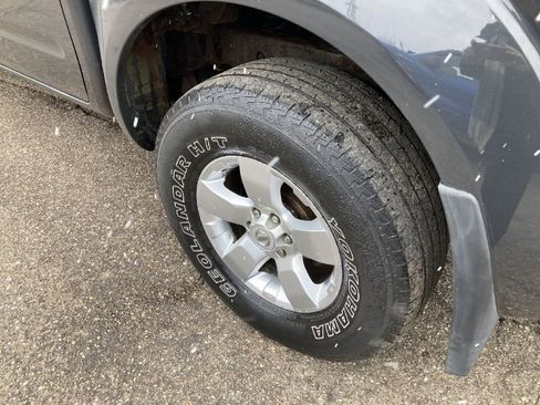 Used 2012 Nissan Frontier SV image 6