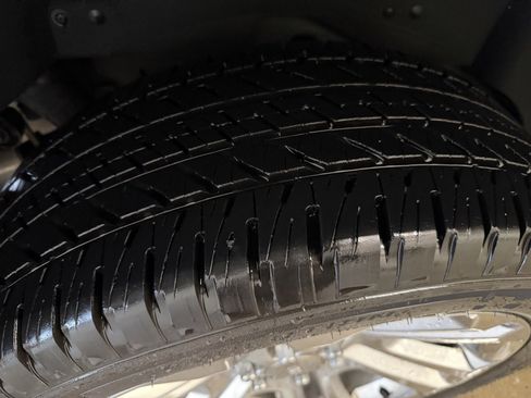 Used 2018 GMC Yukon SLT w/ Premium Edition image 31