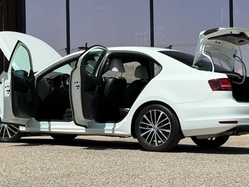 Used 2016 Volkswagen Jetta Sport FWD image 29