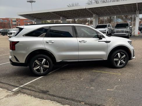 Used 2021 Kia Sorento EX image 9
