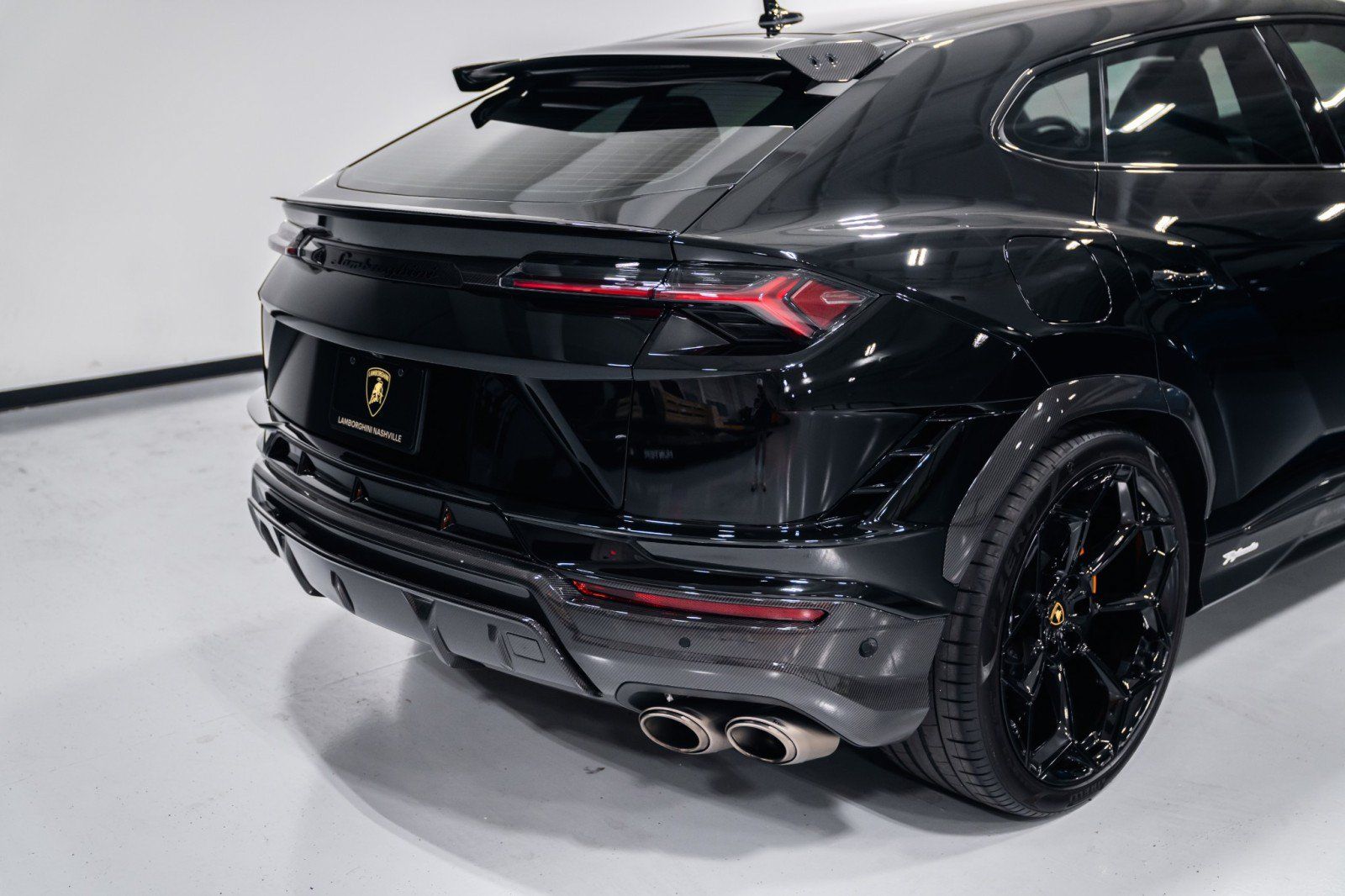 Used 2024 Lamborghini Urus Performante AWD/4WD image 40