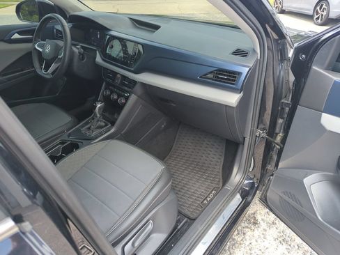 Used 2023 Volkswagen Taos SE w/ Panoramic Sunroof Package FWD image 36