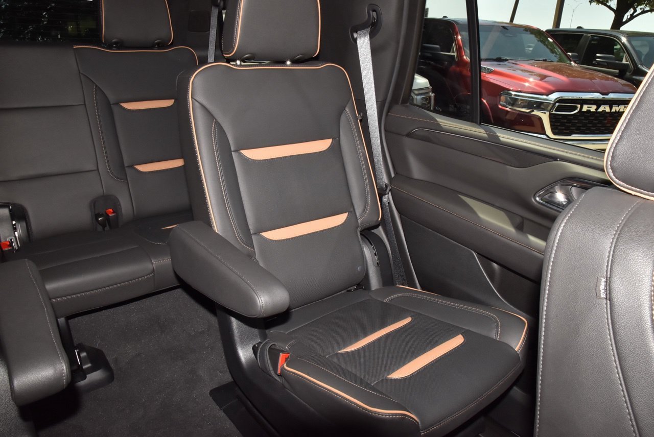Used 2024 GMC Yukon AT4 w/ Technology Package AWD/4WD image 22