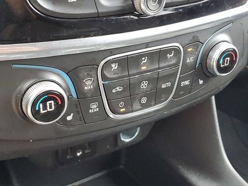 Used 2020 Chevrolet Traverse LT AWD/4WD image 17
