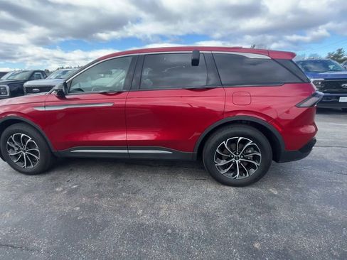 Used 2025 Lincoln Nautilus Premier w/ Equipment Group 102A AWD/4WD image 17