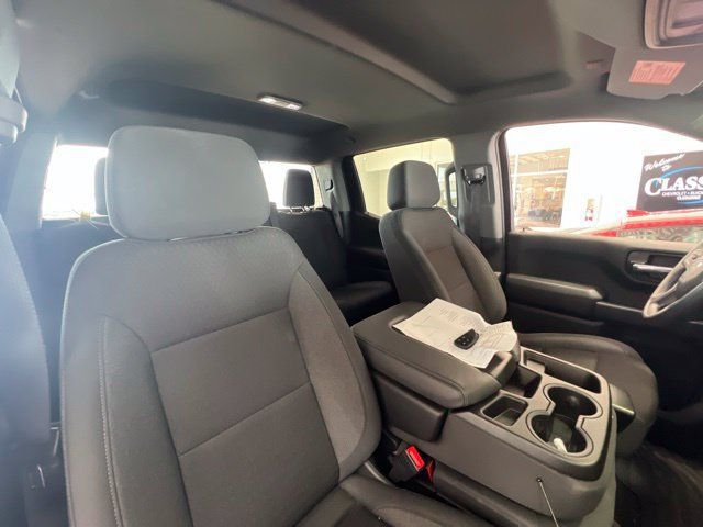 Used 2025 Chevrolet Silverado 1500 Custom Trail Boss w/ LPO, Dark Essentials Package AWD/4WD image 7