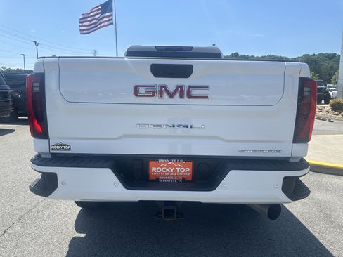 Used 2025 GMC Sierra 2500 Denali w/ Technology Package AWD/4WD image 9