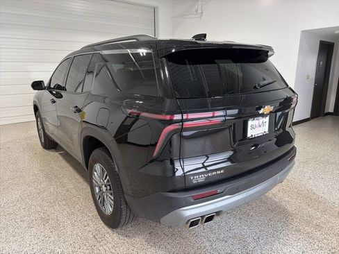 Used 2025 Chevrolet Traverse LT w/ Driver Confidence Package image 6