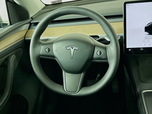 Used 2024 Tesla Model Y Long Range image 17